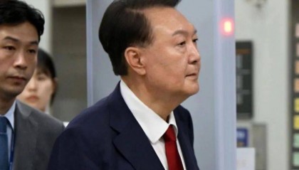 最高可叛死刑？李在明已经忍无可忍，面对撒泼耍赖的尹锡悦，他下令动用强制手段！