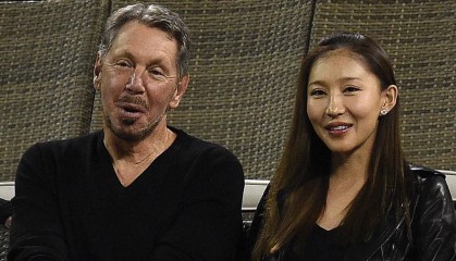 全球首富短暂换人 现任妻子是90后中国姑娘