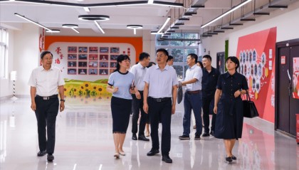 龙东阁到重庆医科大学、重庆市精神卫生中心调研健全青少年心理疏导机制改革相关工作