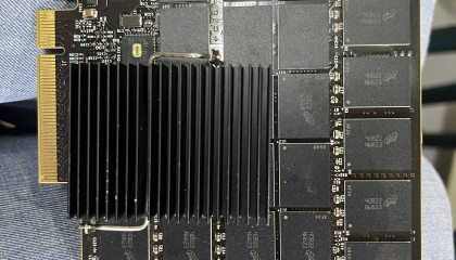 NW970美光固态闪存MT29F8T08ESLCEG4-R:C