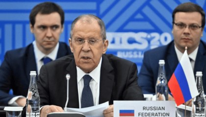 美日韩三国重兵集结，俄罗斯许下承诺，拉夫罗夫火速抵朝