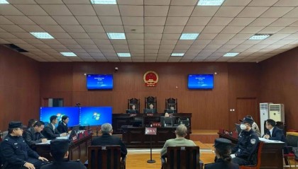 西安2人不满小区装停车桩，殴打保安致其骨折，物业经理录像时也被打骨折