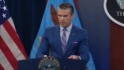 发布会上“大发雷霆”，美防长怒斥福克斯新闻前同事