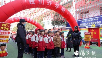 府谷公安多措并举织密校园安全“防护网”