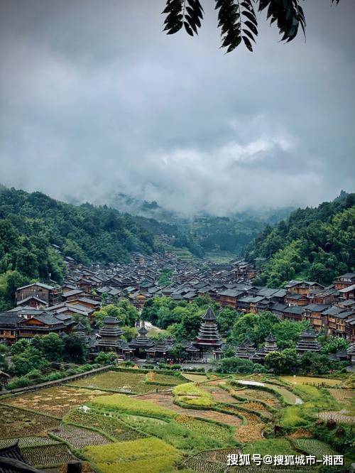 报团去贵阳5日游多少钱人民币？流行！跟团去贵阳旅游需要准备什么