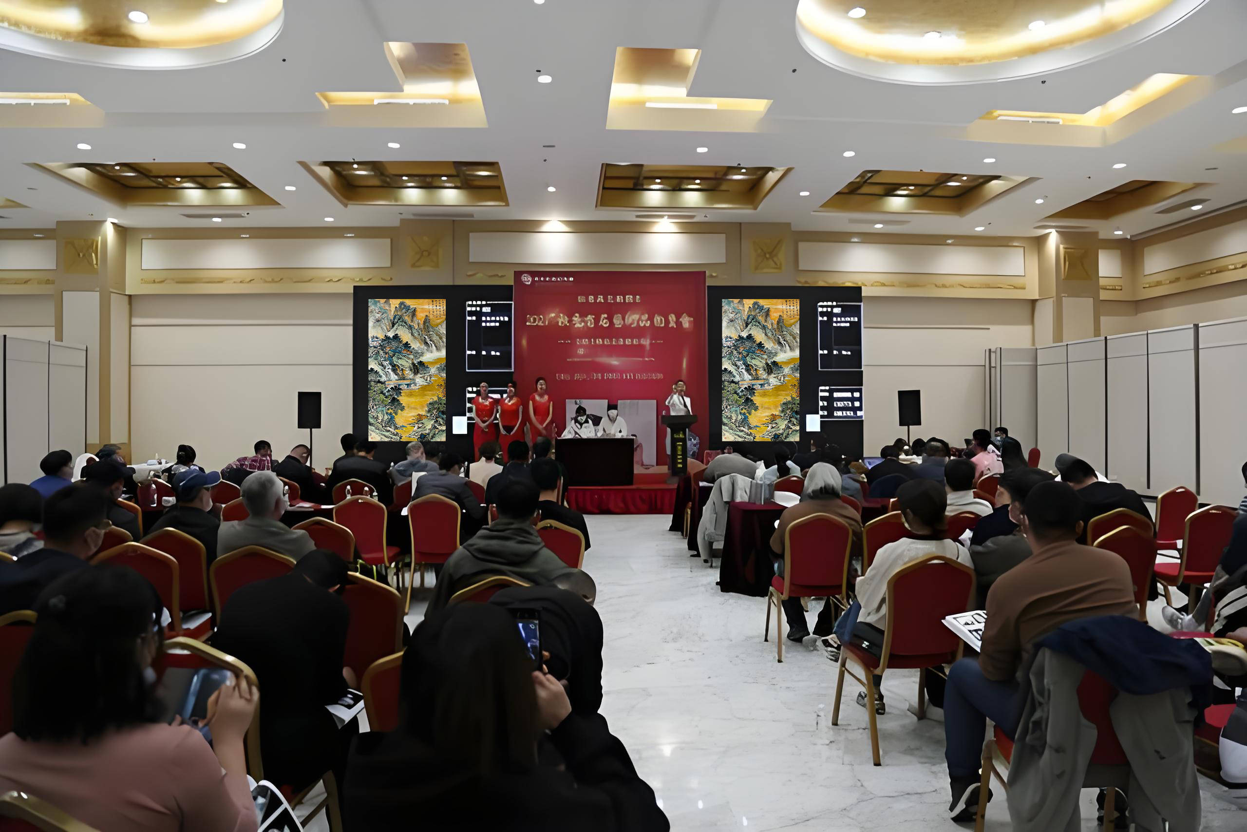 谷霁川写意山水作品《日映层岩》在安徽以26万人民币高价成交