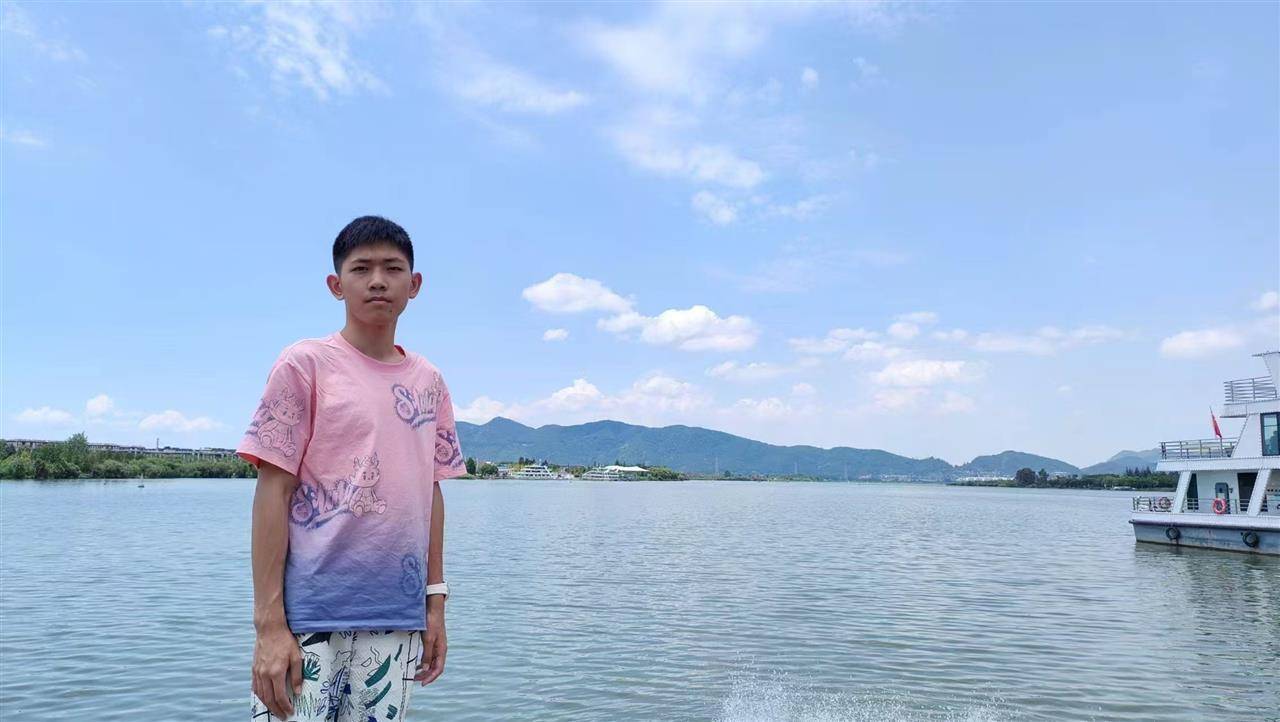 安徽一名18岁高中生坐飞机到西双版纳后失联,景洪公安:目前没有进一步的消息