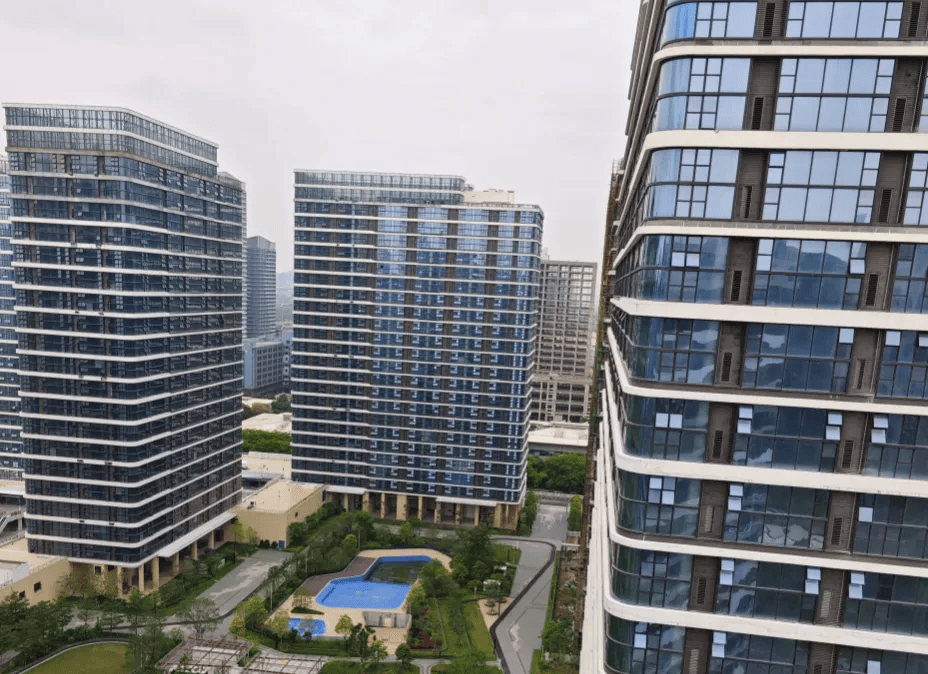 雪中送炭,明起施行!最高法明确支持烂尾楼业主“拿回”购房款