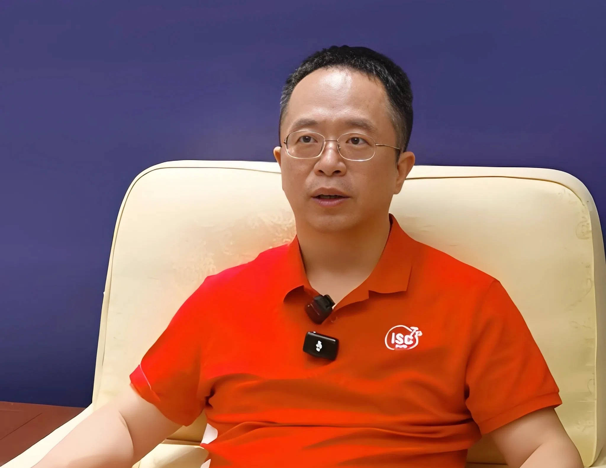 对话周鸿祎:DeepSeek流量确实在下降,他们就没花心思做,梁文锋是有梦想的人