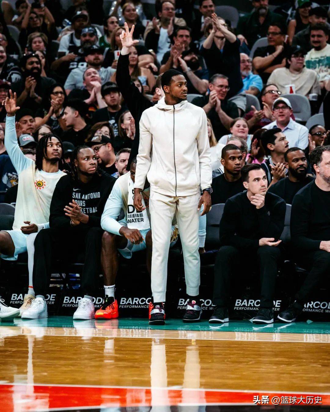 突然受伤!福克斯的续约,该多少合适?