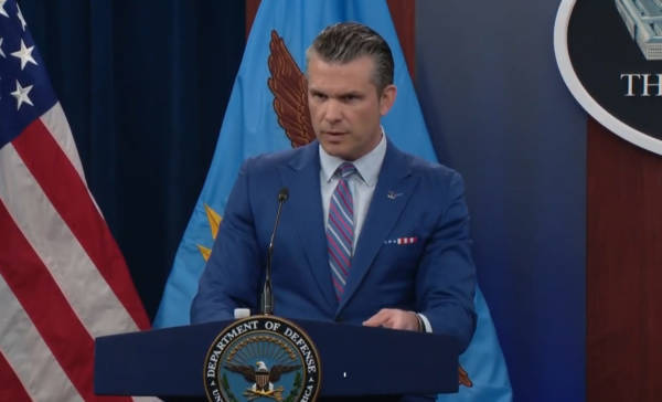 发布会上“大发雷霆”,美防长怒斥福克斯新闻前同事