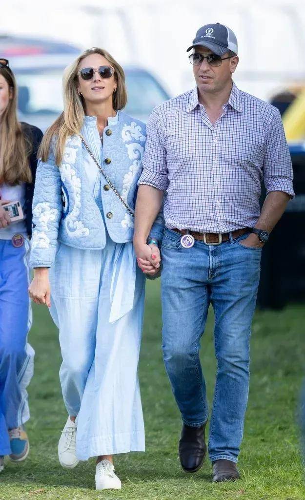 45岁离异带娃女护士嫁英国王室,比短剧更精彩!