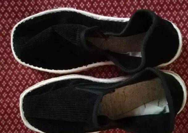 一家5口坐45小时火车赶杭州!这几天,大军出动了!有人随身必带的,竟是这样东西……