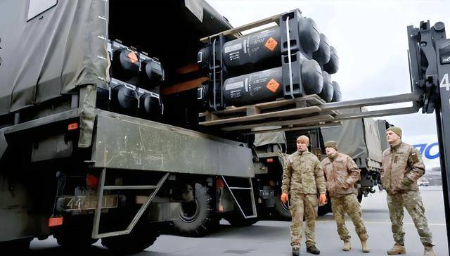 特朗普又改口!3350枚巡航导弹援乌,普京该不该炸?已是进退两难