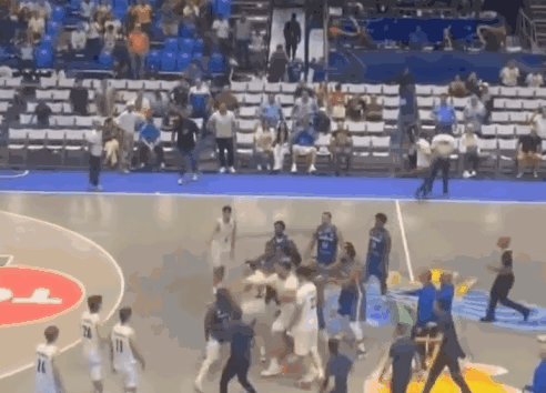 阿根廷男篮1分惜败多米尼加,赛后两队爆发大规模群殴,现场视频:多人挥拳,有球员被击倒在地