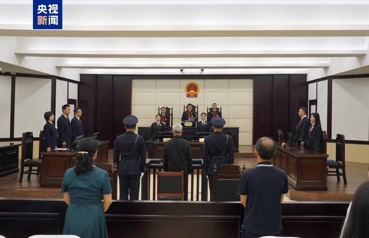 受贿8451万 中国农业银行原副行长楼文龙一审被判无期