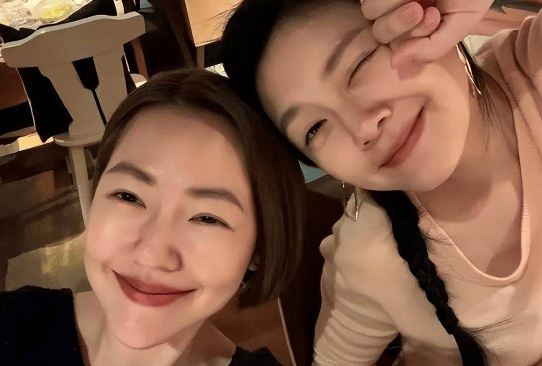 大S离世5个月,小S的瓜爆了,全网都跑来吃瓜!