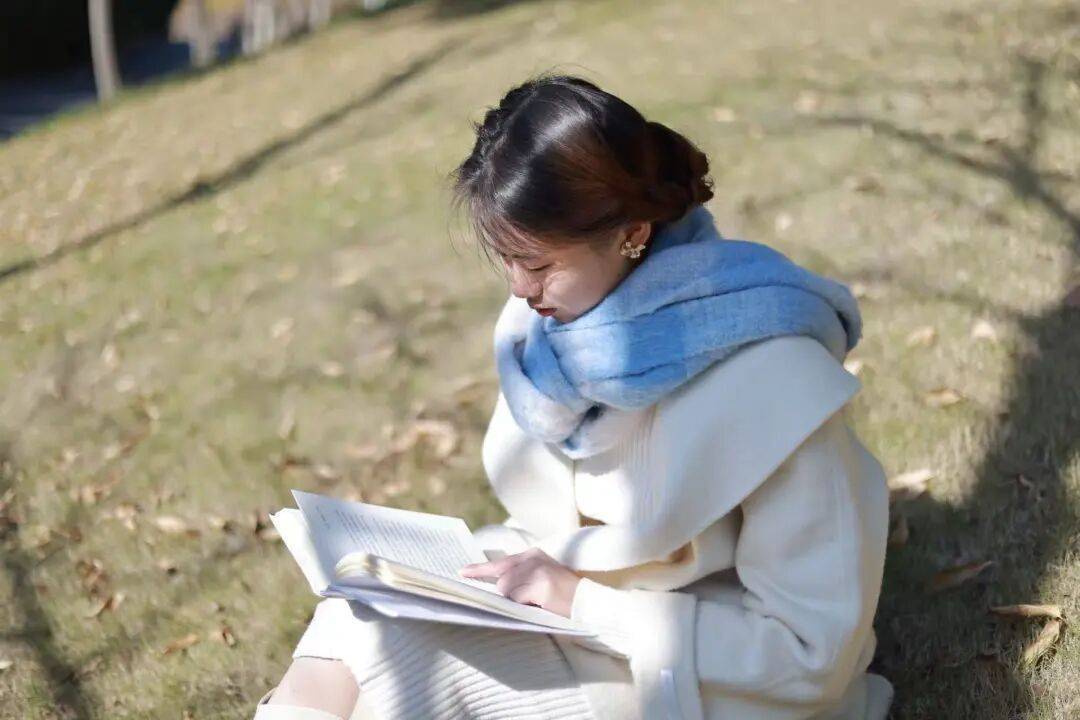 宁可花钱请人为自己拍照,也不想开口麻烦朋友?年轻人为何愿意为“陪拍”买单