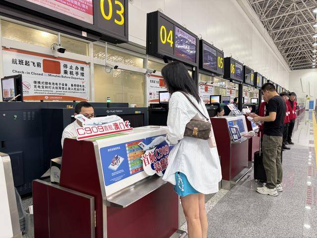 国产飞机C909首条地区航线开通,首航澳门每周三班