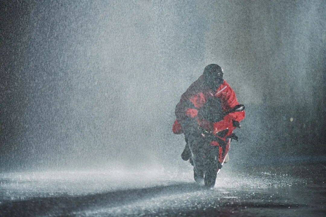 “饿了么”平台：将逐步取消超时扣款处罚；此前京东、美团均表示推出相关超时免罚措施