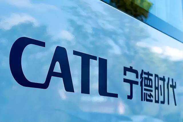 击溃日韩垄断,每天净赚1.7亿元:他靠三次豪赌,卡住全球车企的脖子