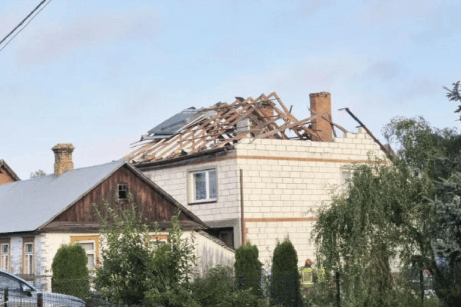 波兰官员称本国防空导弹在击落无人机时误中民宅