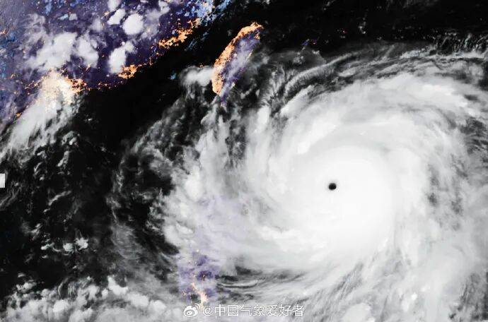 17级以上、风眼清晰!风王“桦加沙”正穿越巴士海峡!广东一地通告实行“五停”……