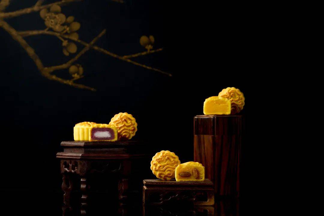 一盒难求的上海半岛酒店逸龙阁奶黄月饼开售,85折+下午茶券+房券多重福利叠加!