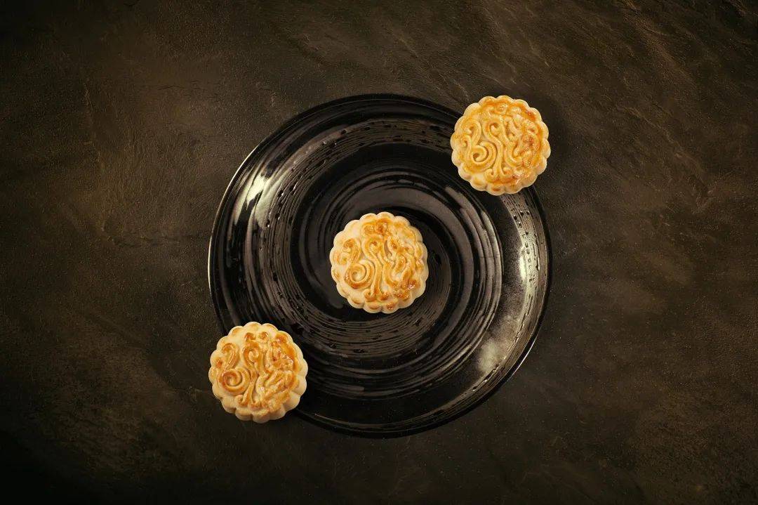 一盒难求的上海半岛酒店逸龙阁奶黄月饼开售,85折+下午茶券+房券多重福利叠加!