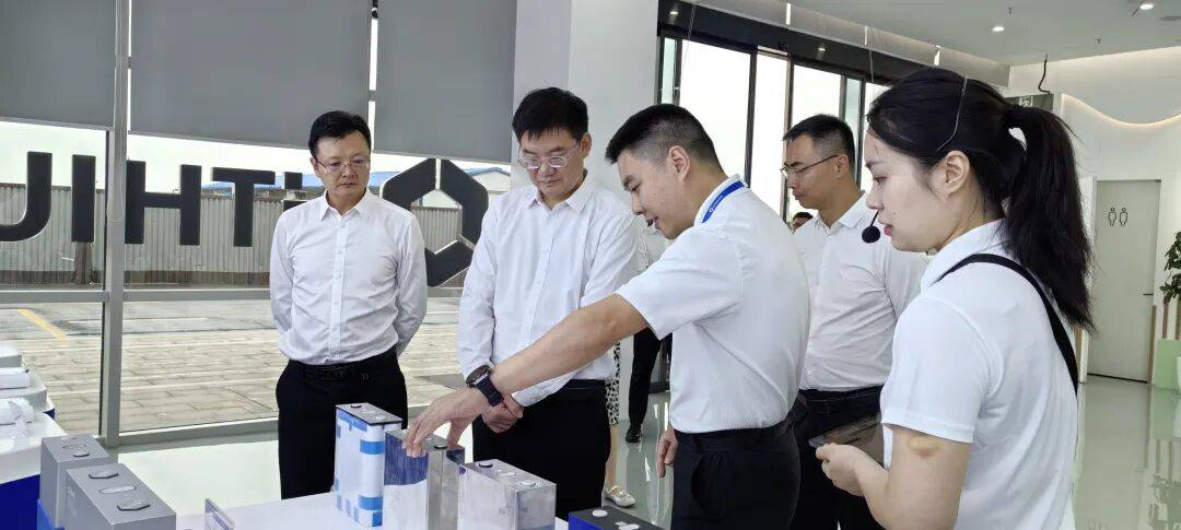 龙东阁到铜梁区调研共青团和青少年工作