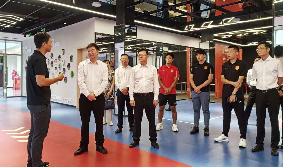 龙东阁到铜梁区调研共青团和青少年工作