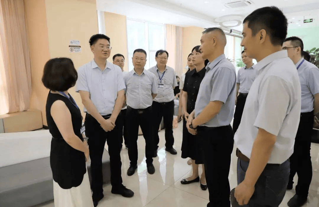 龙东阁到重庆医科大学、重庆市精神卫生中心调研健全青少年心理疏导机制改革相关工作