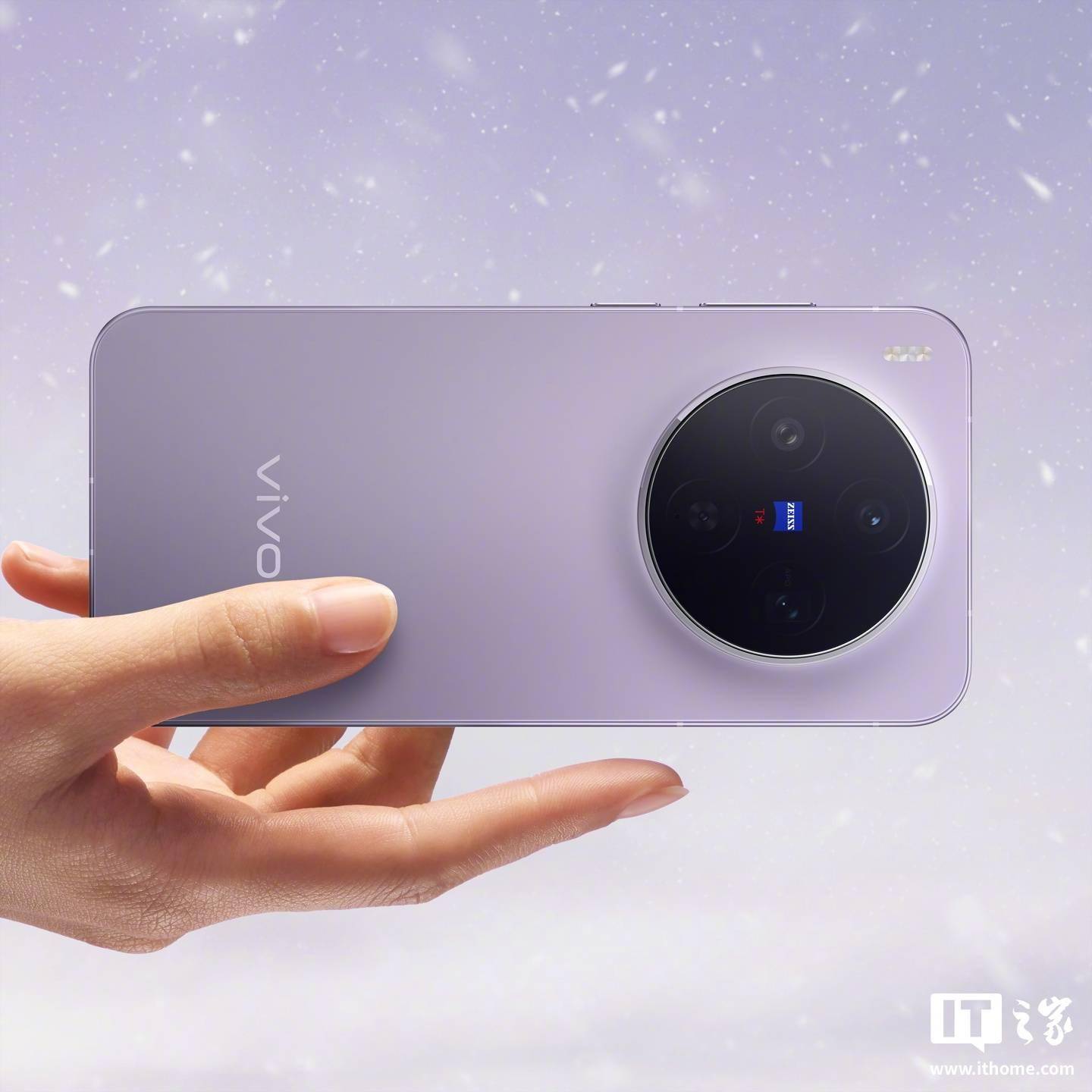 vivo X300 标准版手机采用定制 HPB 大底 2 亿主摄+APO 长焦组合